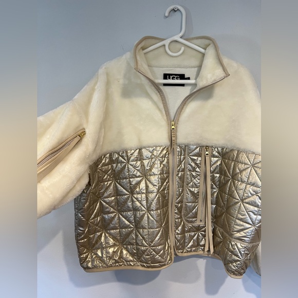 UGG Marlene Quilted Jacket 🔥
Metallic - Picture 13 of 16